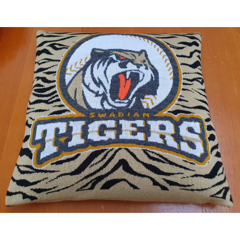 Knitted cover pillow