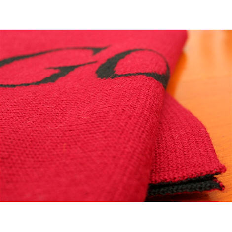 Gestrickter Schal mit Name