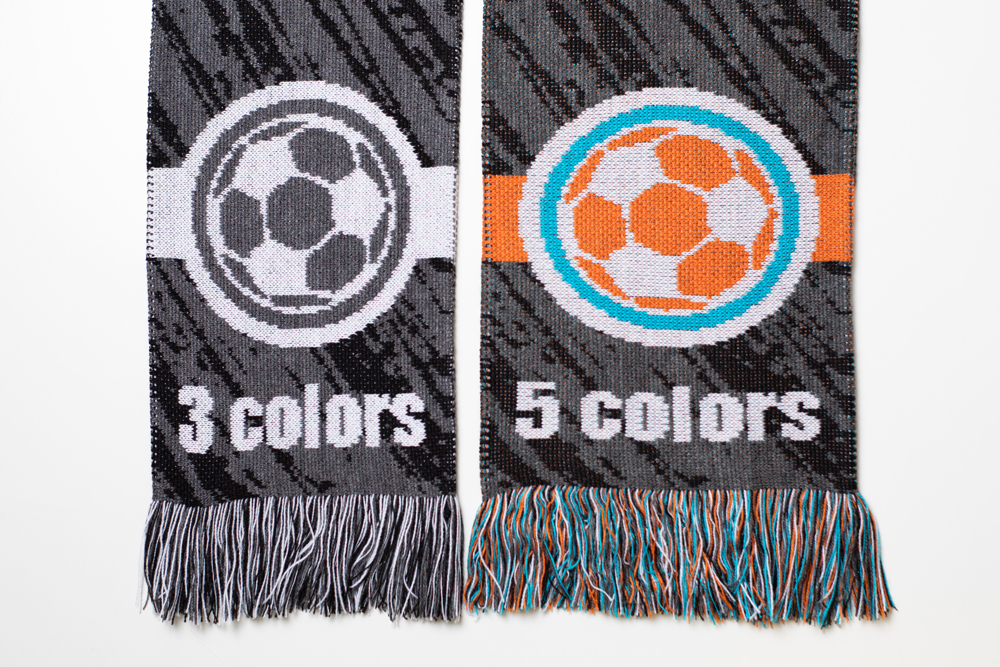 Runde Logos in 5-farbigen Fanschals
